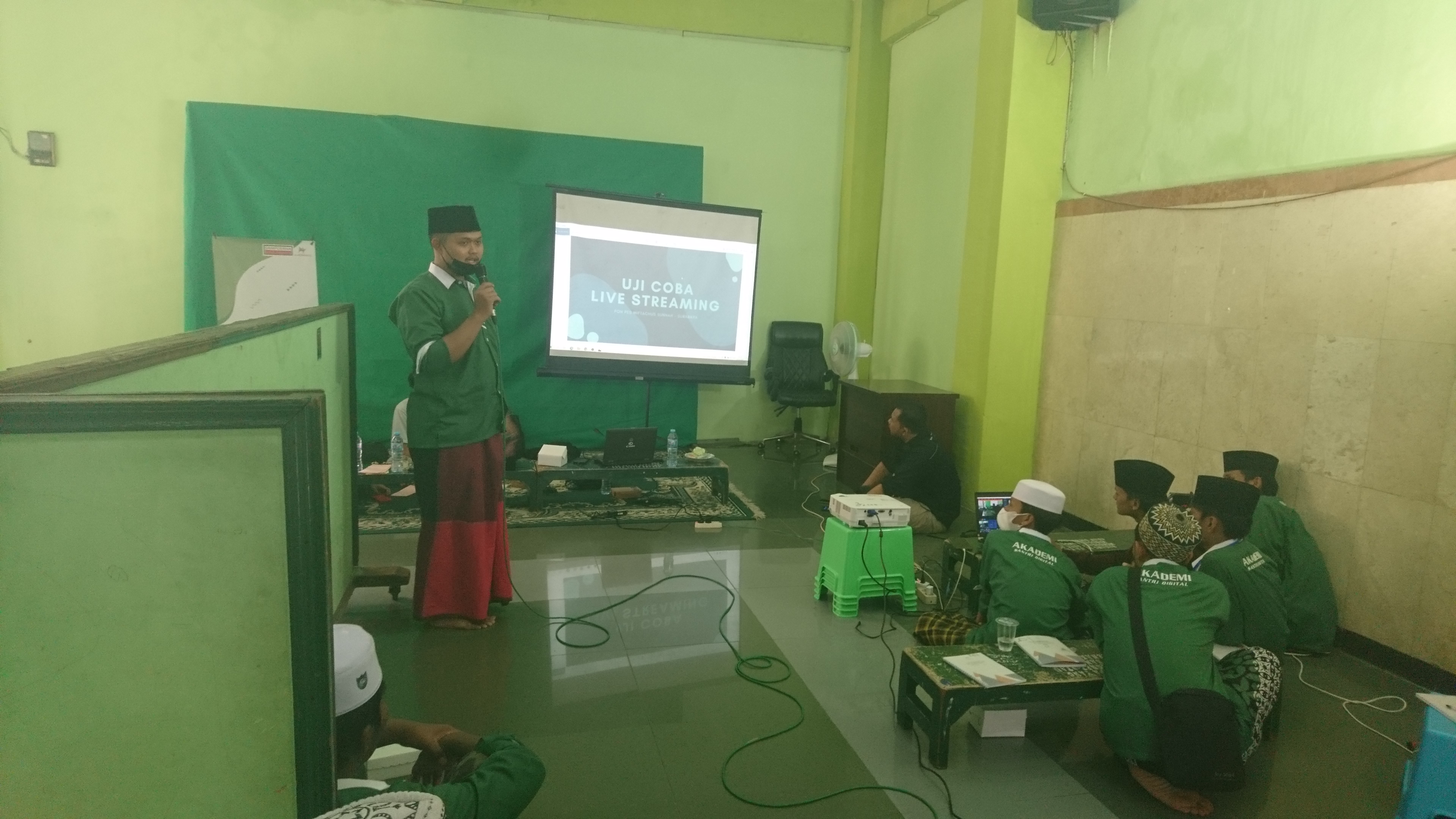 Santri Kiai Miftachul Akhyar Laksanakan Pelatihan Manajemen Live Streaming